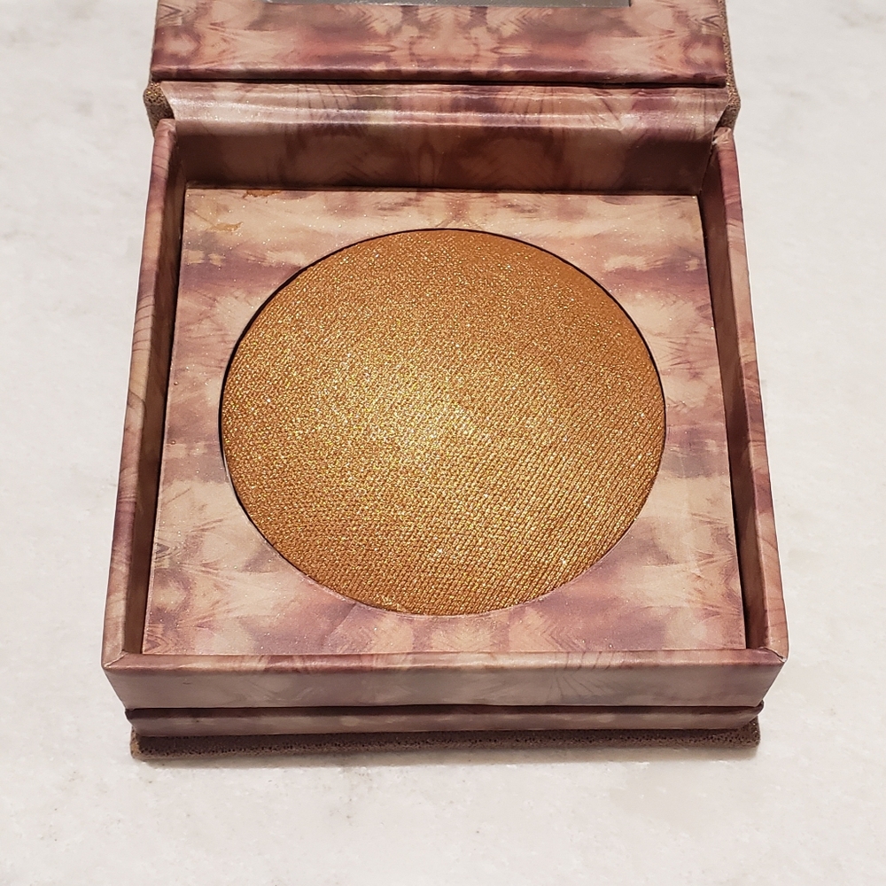 Urban Decay Naked illuminated Shimmering Powder for Face and Body "Lit"